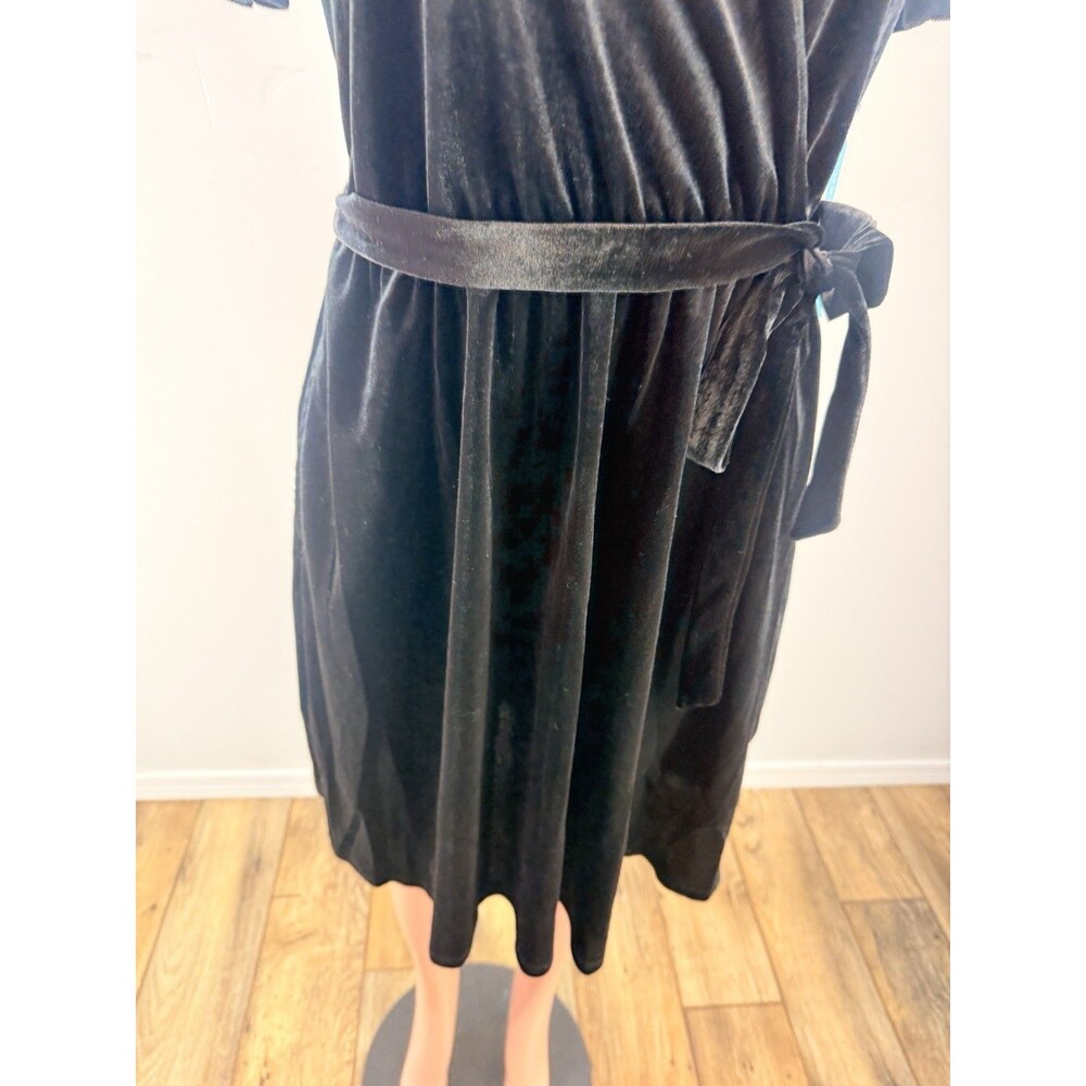 Draper James Black Velvet Wrap Dress Size M Short  Sleeve W/Pockets - Picture 3 of 16